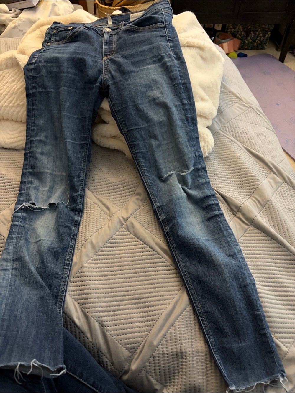 rag & bone Distressed Ankle Crop Jeans in Medium Blue
